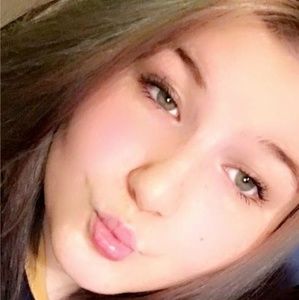 Meet your Posher, Halie